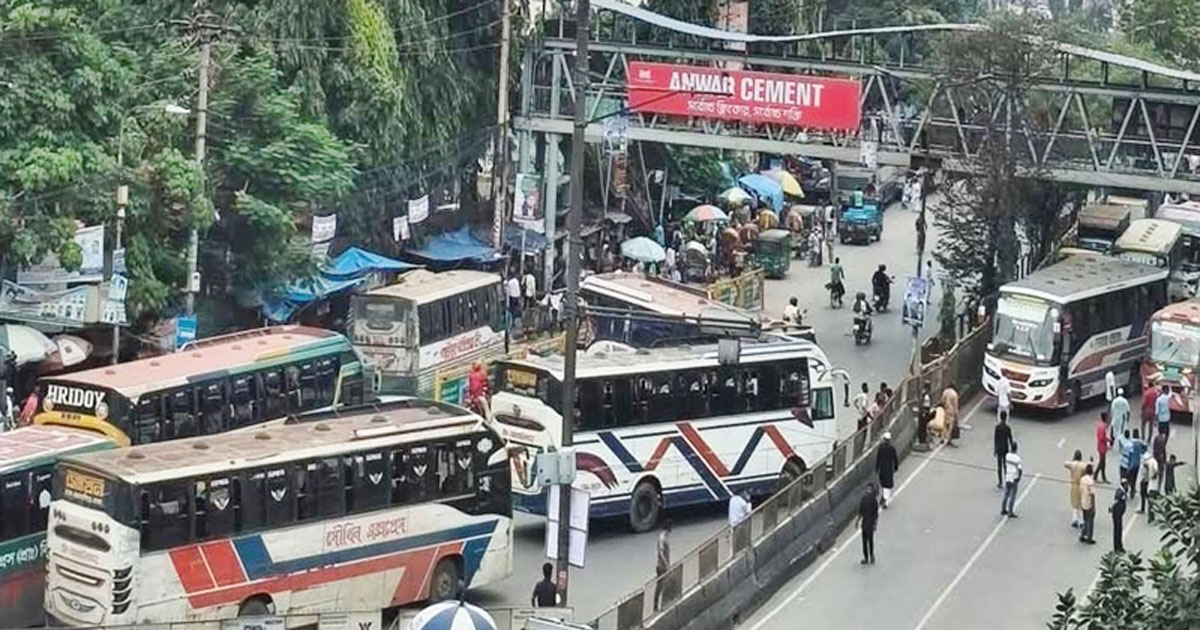 মহাখালীতে বাস উল্টে হেলপার নিহত, আহত ২