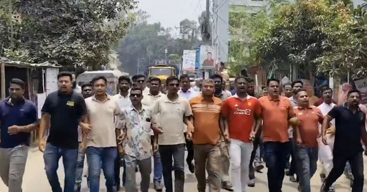 চিলমারীতে স্বেচ্ছাসেবক দল নেতার ওপর হামলার প্রতিবাদে বিক্ষোভ মিছিল